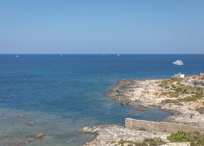 Sea-View Retreat 2